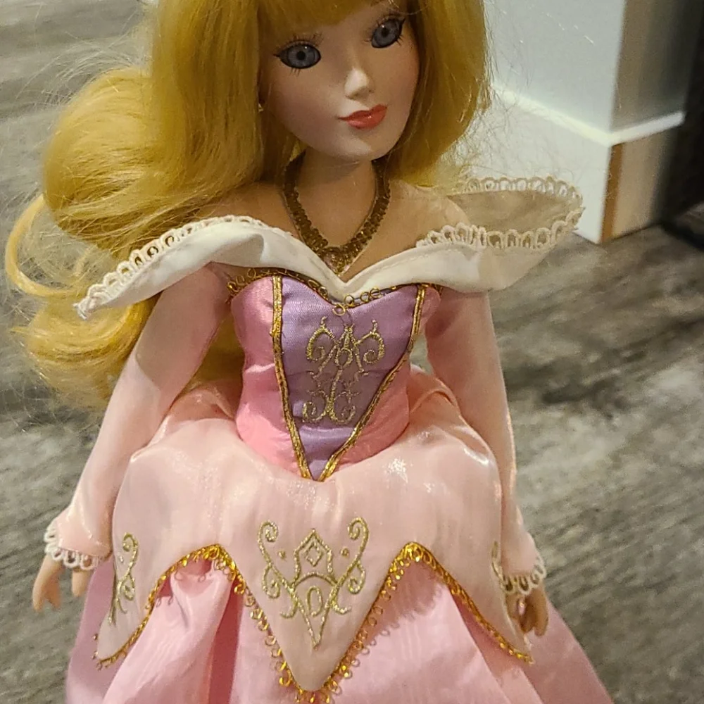Disney Aurora porcelain 17inch keepsake doll